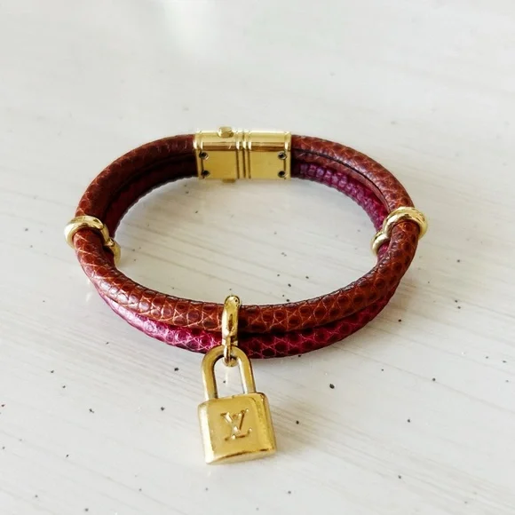 ❤️Louis Vuitton Lock Bracelet❤️ - Picture 1 of 4